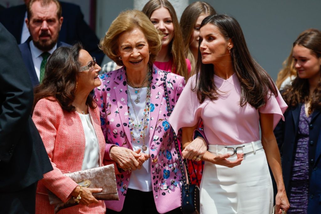 Letizia, Sofía y Paloma Rocasolano, en la Confirmación de la Infanta Sofí
