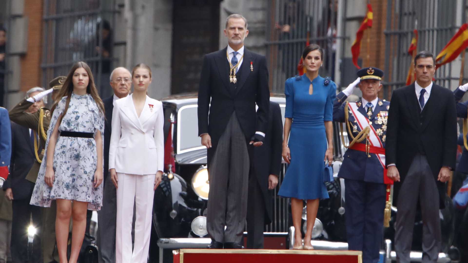 Leonor y la familia real antes de entrar a jurar Constitución