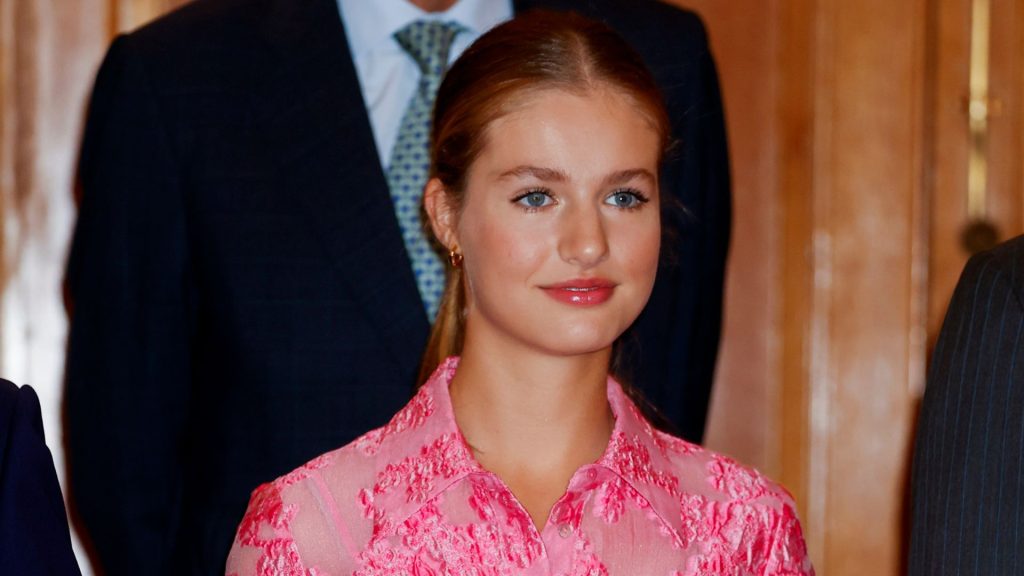 La princesa Leonor se consagra como la gran 'it royal' con un romántico vestido rosa de firma española