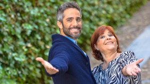 Quién es Mercedes Guillén, la madre de Roberto Leal que presenta con él ‘Casafantasmas’