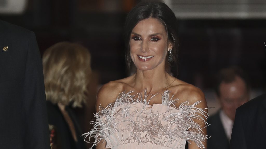 ¡Espalda y brazos! La Reina Letizia se atreve con todo en el concierto de los Premios Princesa de Asturias