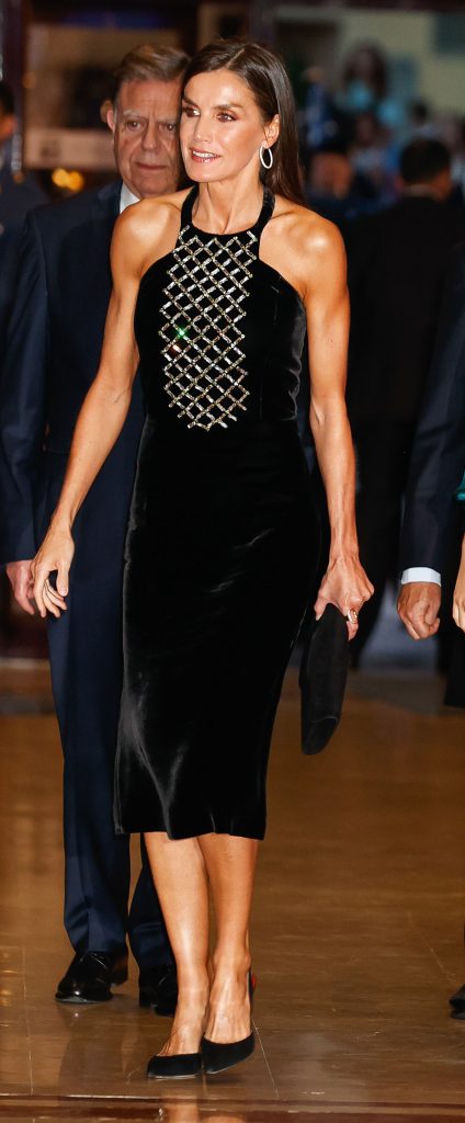 La Reina Letizia, con un vestido con pechera brillante de Teresa Helbig en 2022