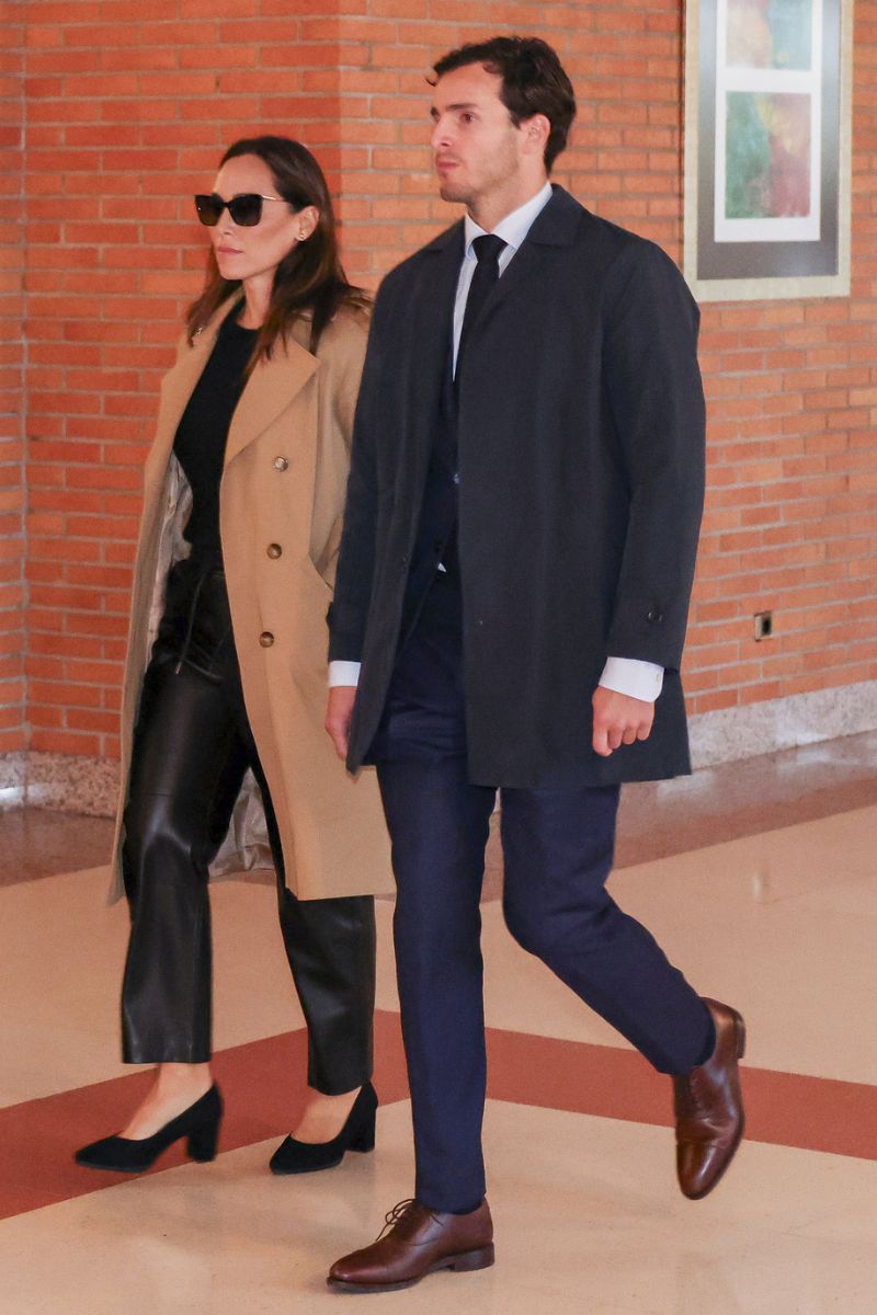 Tamara Falcó e Íñigo Onieva dos de los últimos en llegar a la misa funeral de Fernández Tapias