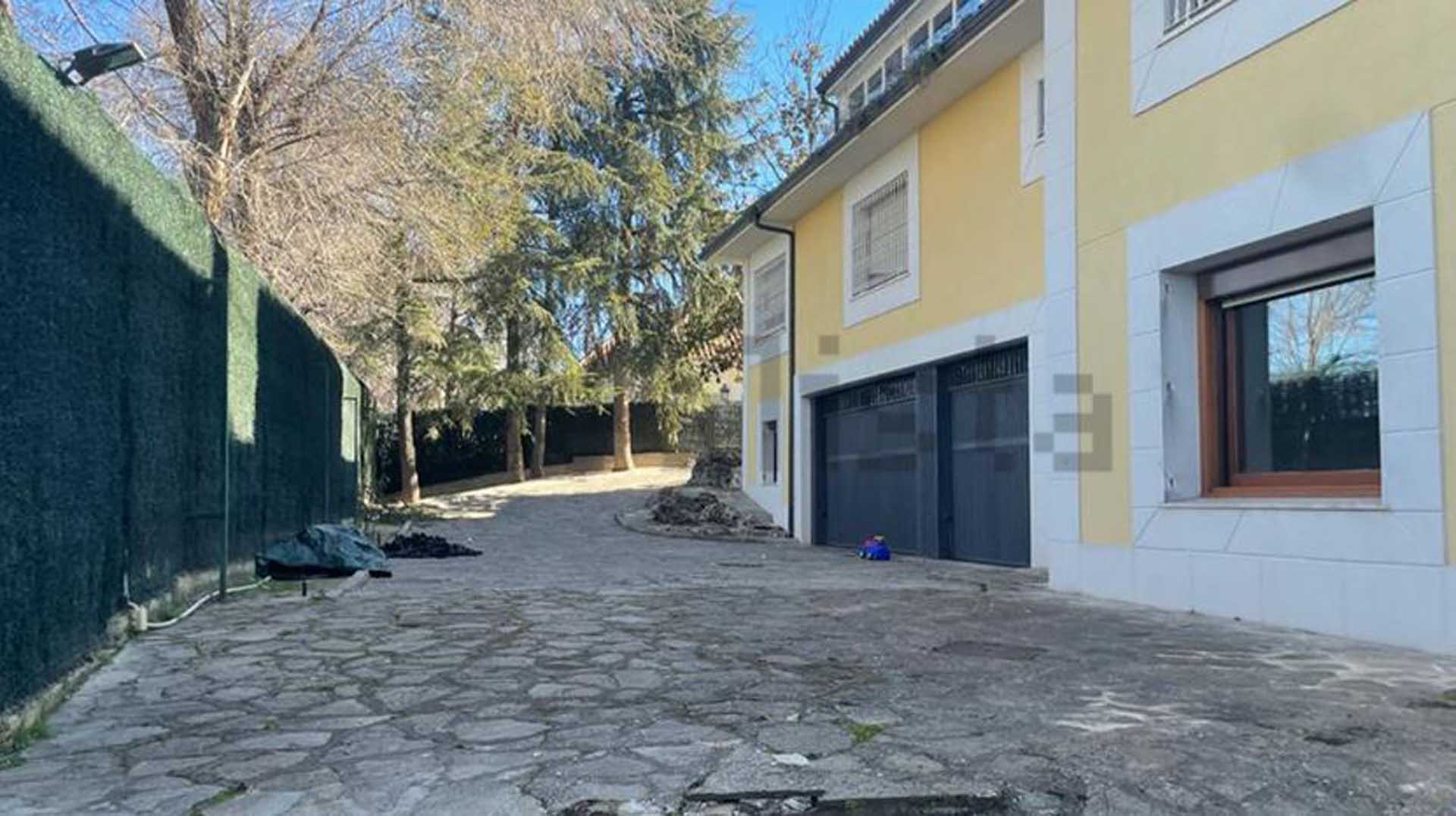 La casa de Rocío Jurado en La Moraleja (Madrid) tenía también garaje exterior