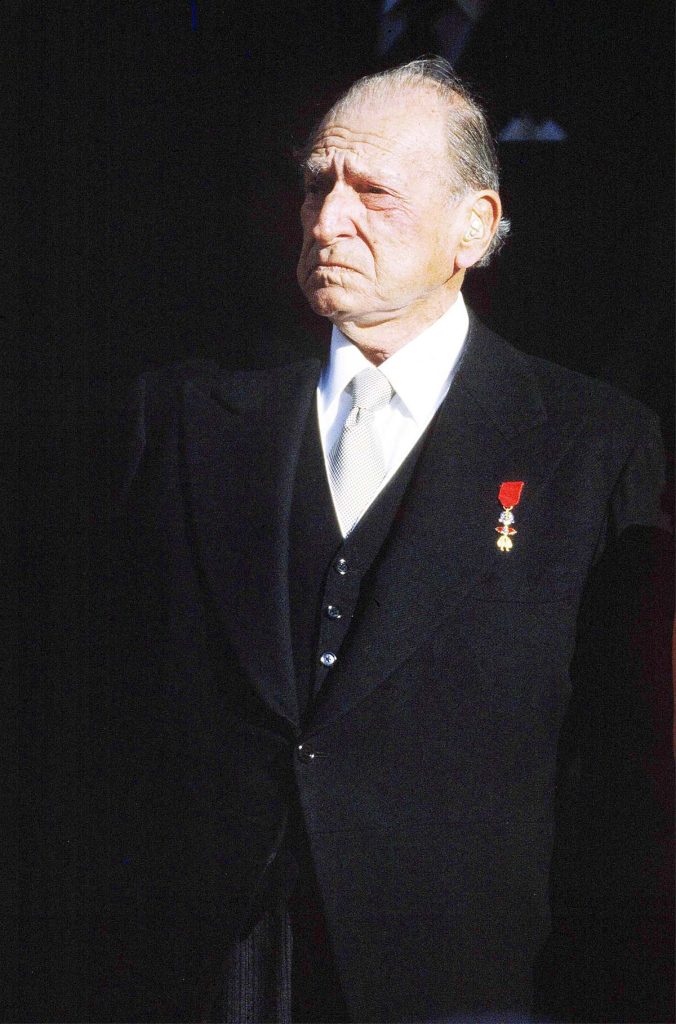 Don Juan de Borbón, padre del Rey Juan Carlos y abuelo del Rey Felipe, asistió al juramento en un lugar de honor en 1986
