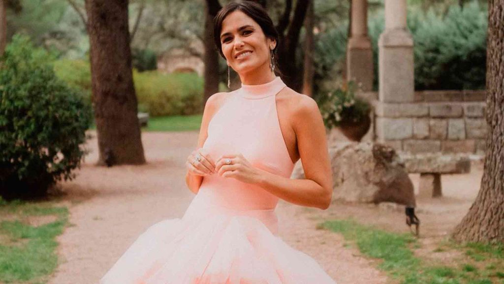 La presentadora Elena Sánchez se casa con el torero Roberto Domínguez vestida de bailarina