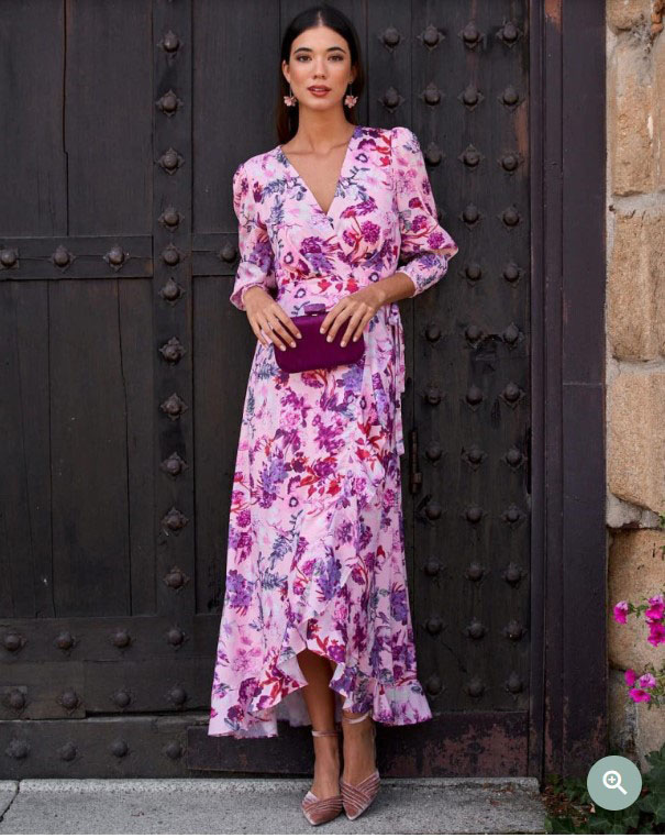 Vestido Vestido largo con estampado floral en color lila.