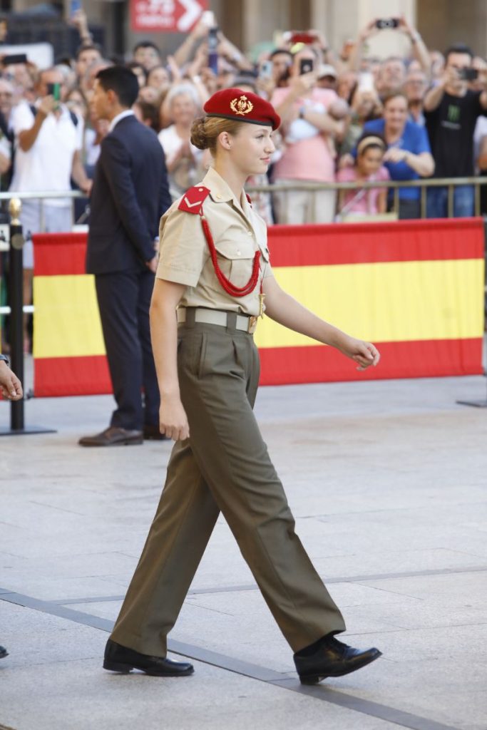 La Princesa Leonor entrando en la Plaza del Pilar