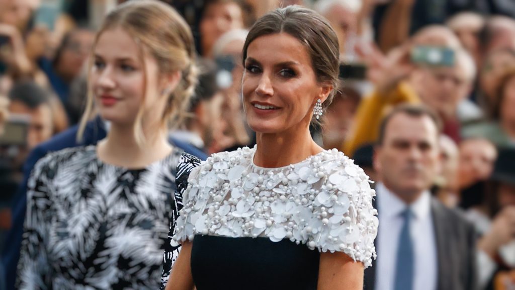 La Reina Letizia, muy sofisticada en los Premios Princesa de Asturias de 2022