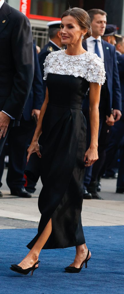 La Reina Letizia, con vestido de Carolina Herrera en los Premios Princesa de Asturias de 2022