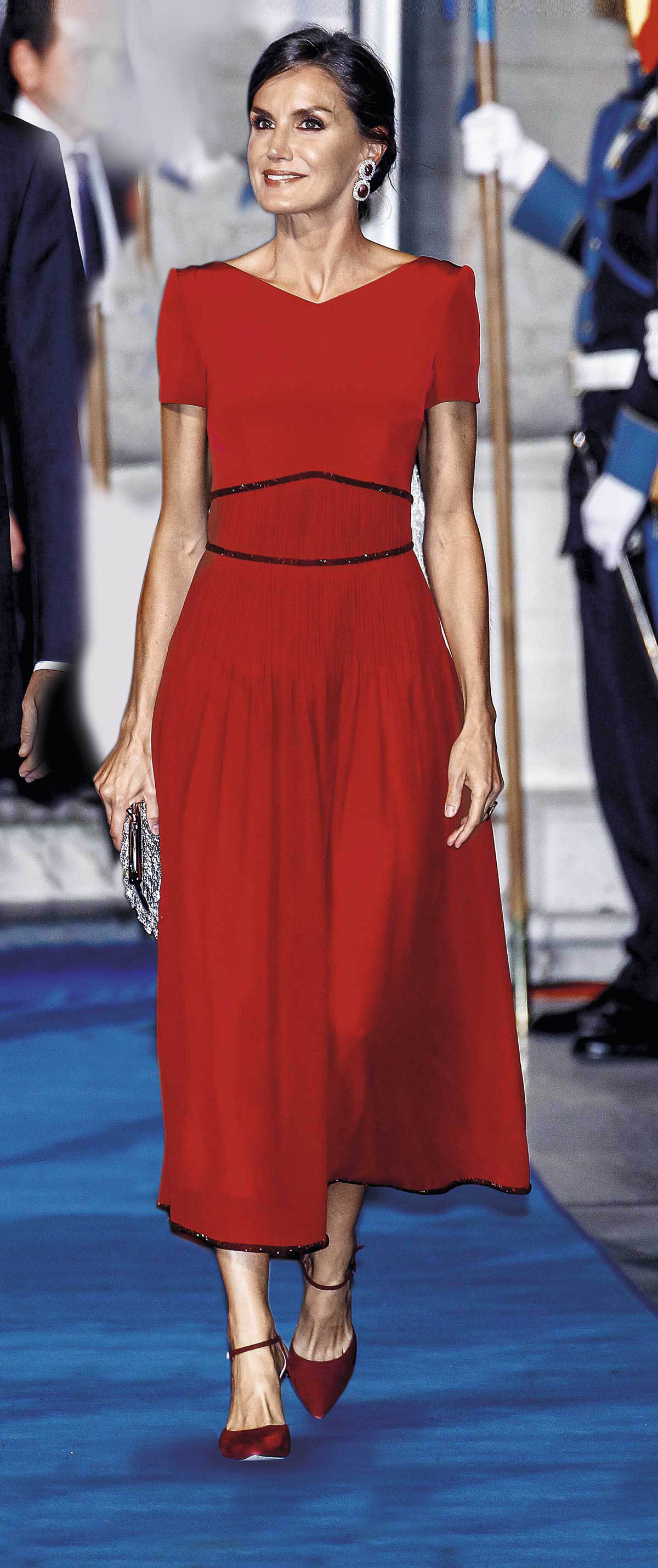 La Reina Letizia, en los Premios Princesa de Asturias de 2019, con vestido rojo de Felipe Varela