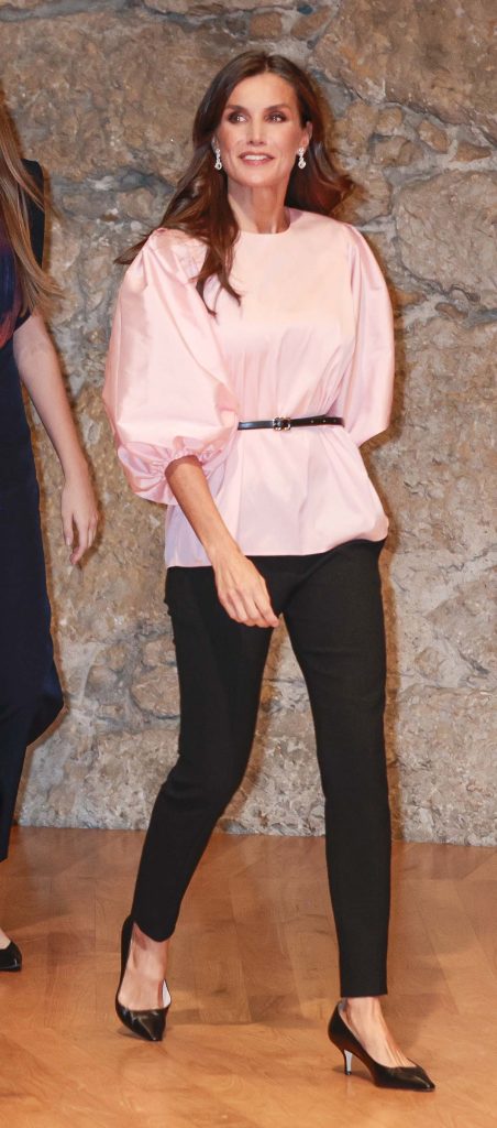 La Reina Letizia, en rosa y negro para el concierto de los Premios Princesa de Asturias 2023