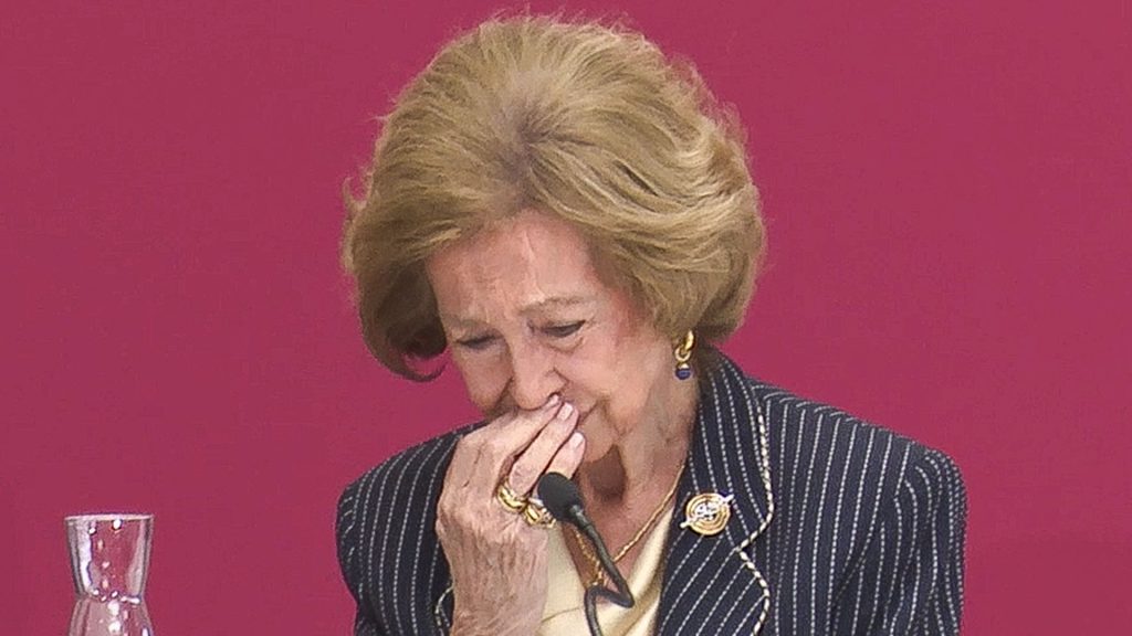 La Reina Sofía rompe a llorar en su última aparición pública antes del cumpleaños de Leonor