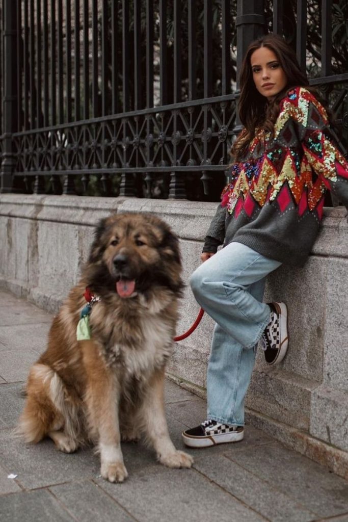 Gloria Camila y su perro Aza