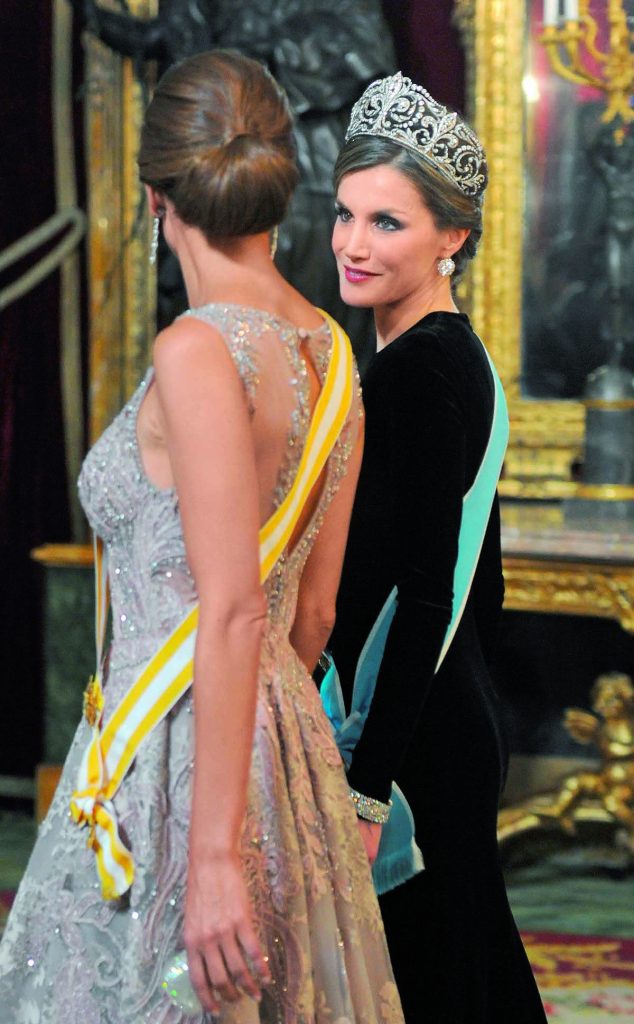 La Reina Letizia estrenó la Tiara de Lis en el Palacio Real en 2017