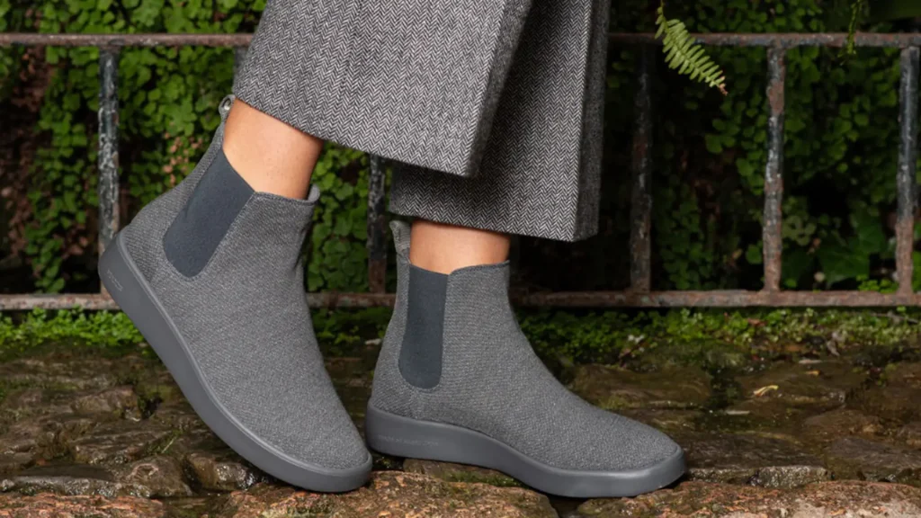 Lista de espera para hacerse con las botas Chelsea “made in Spain” perfectas para la lluvia