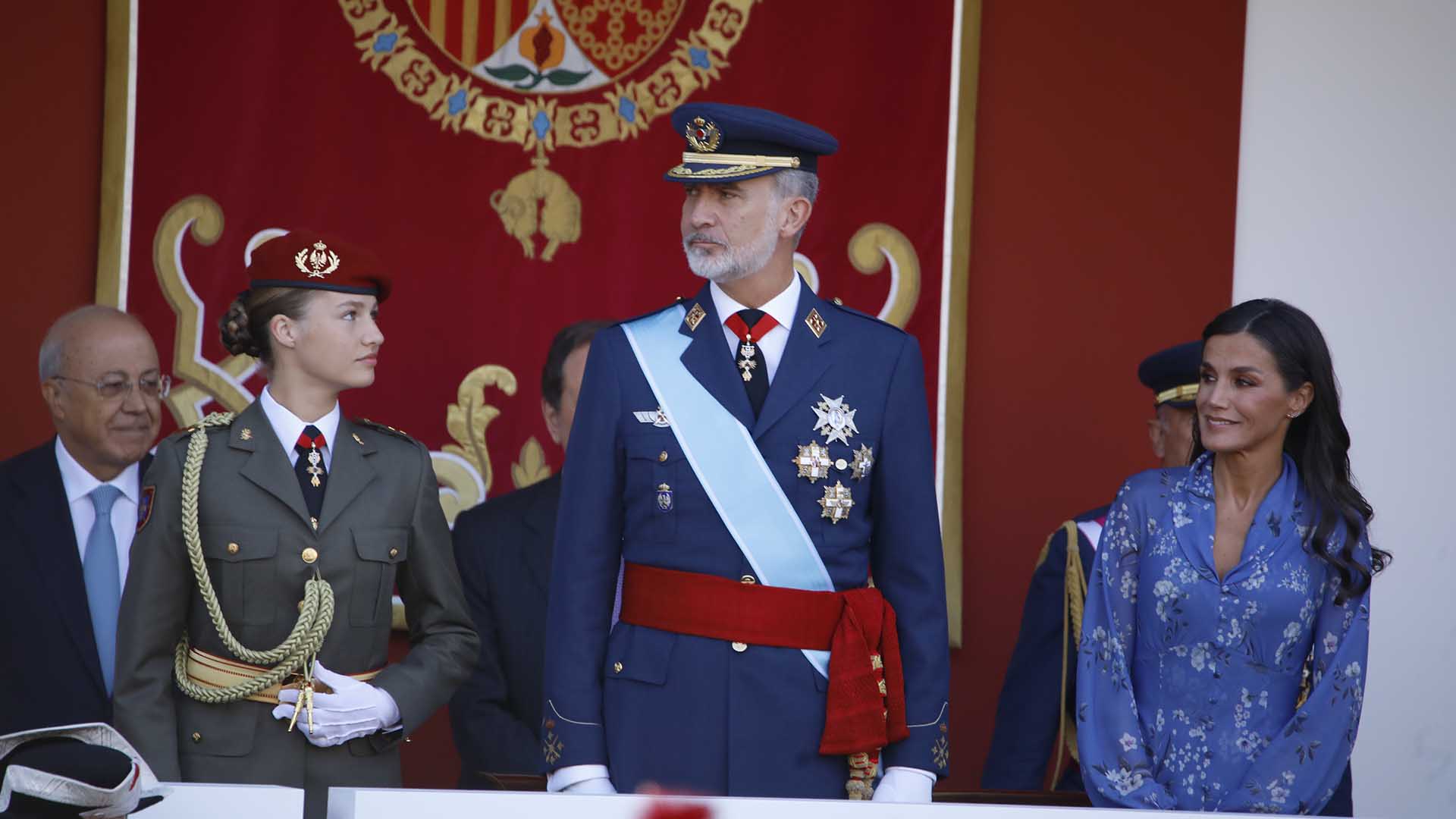 reyes-felipe-letizia-leonor-desfile-fiesta-nacional