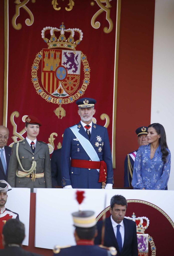 Los Reyes Felipe y Letizia y la Princesa Leonor en el desfile de la Fiesta Nacional