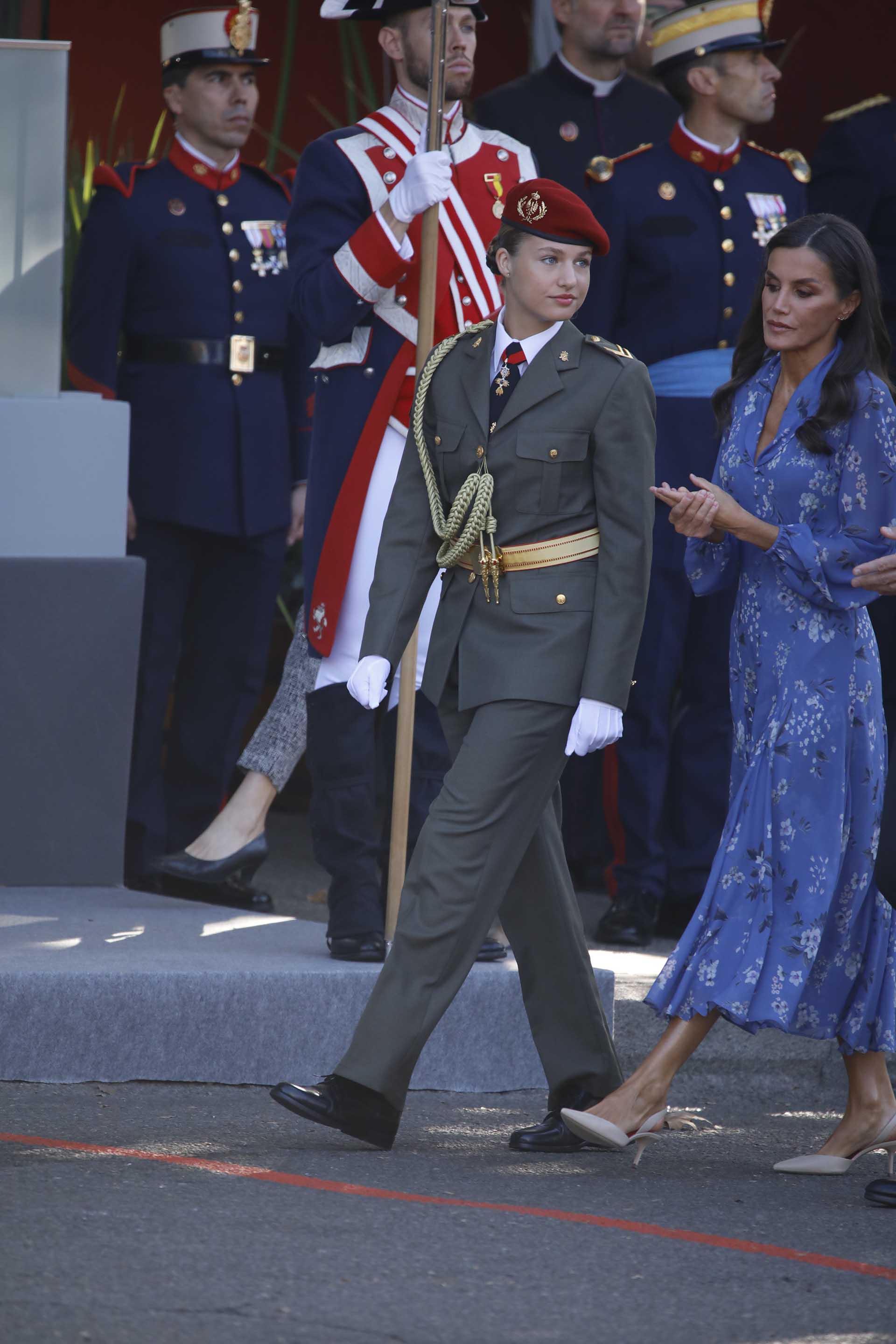 La Reina Letizia y la Princesa Leonor en el desfile de la Fiesta Nacional