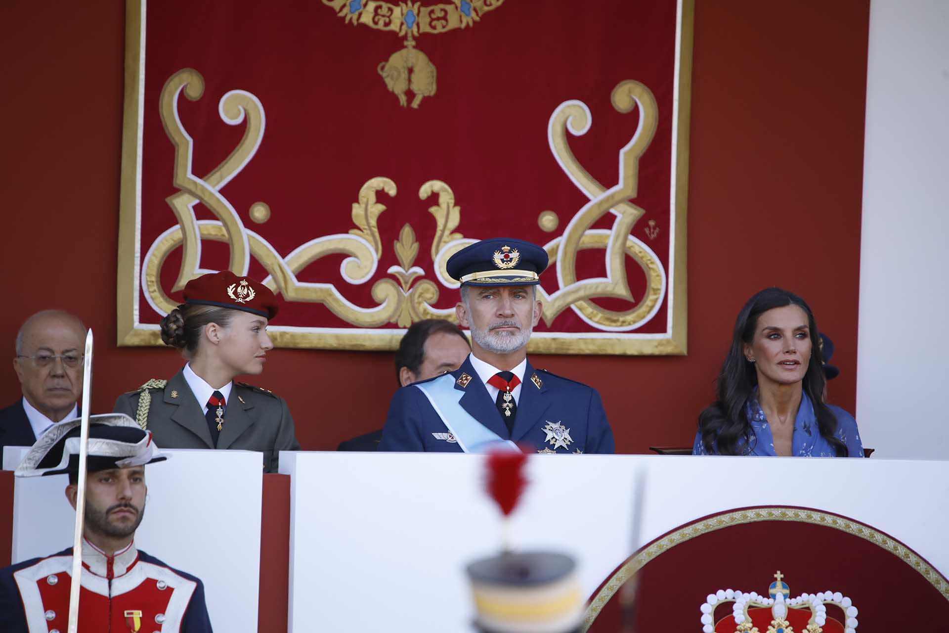 Los Reyes Felipe y Letizia y la Princesa Leonor en el desfile de la Fiesta Nacional