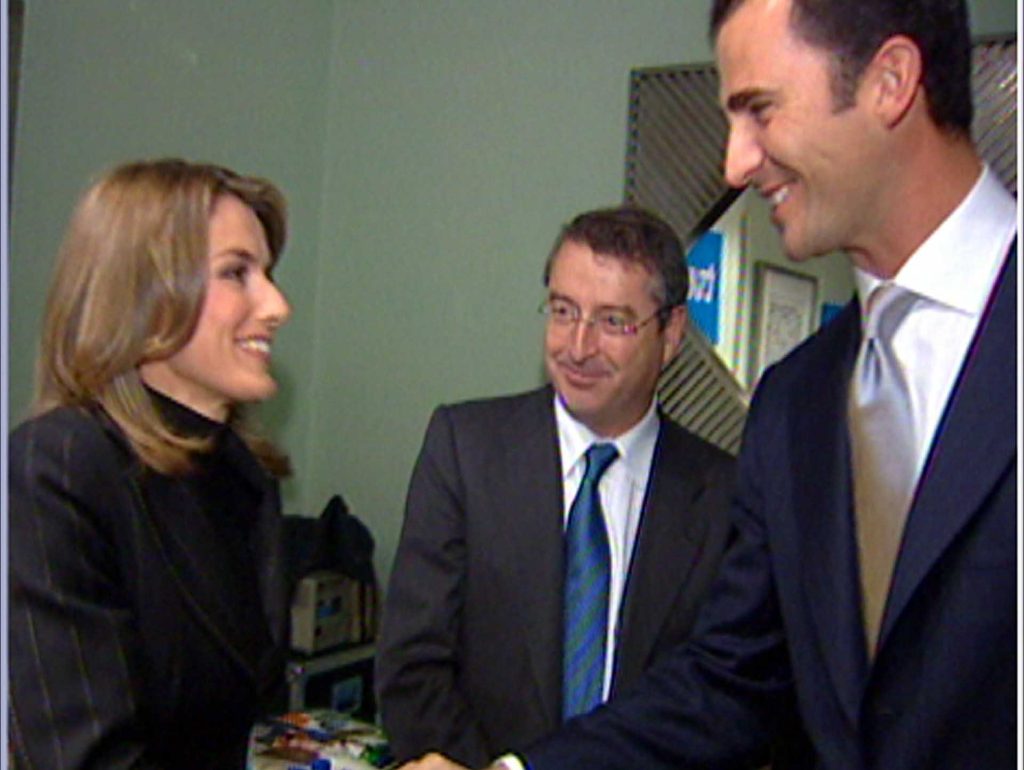Primera imagen del entonces Príncipe Felipe junto a la periodista Letizia Ortiz