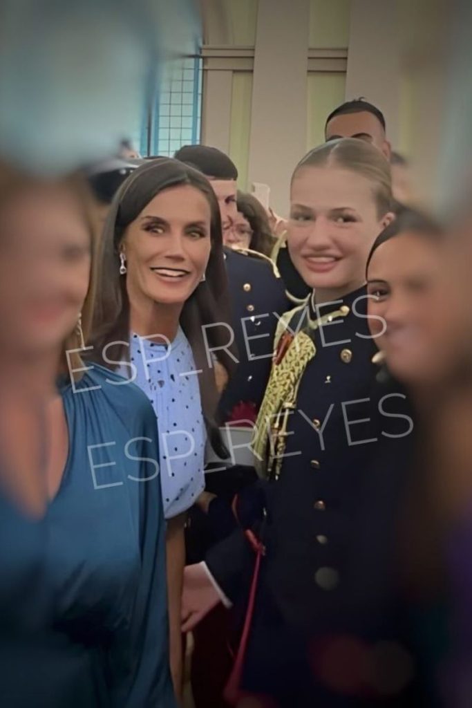 La única foto de la Reina Letizia con la Princesa Leonor tras la jura de bandera