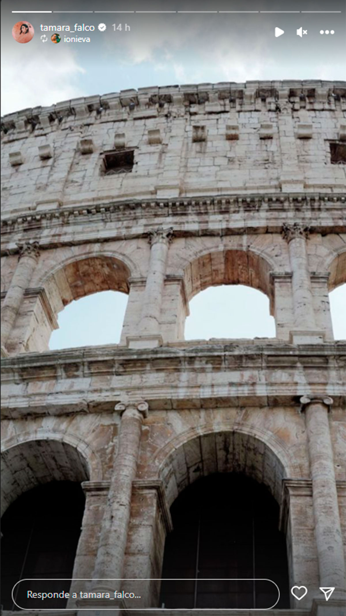 Tamara Falcó hace la típica foto al Coliseo