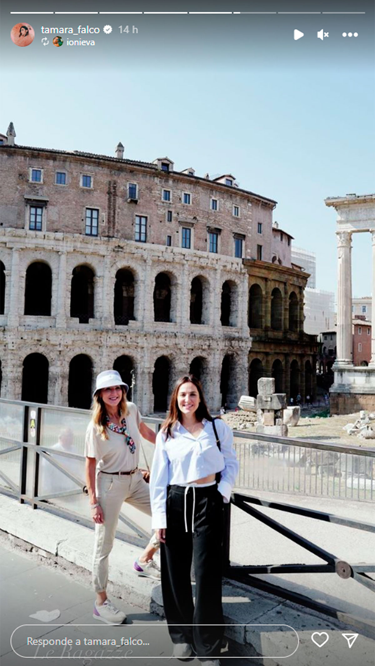 Tamara Falcó y Carolina Molas posan sonrientes en Roma