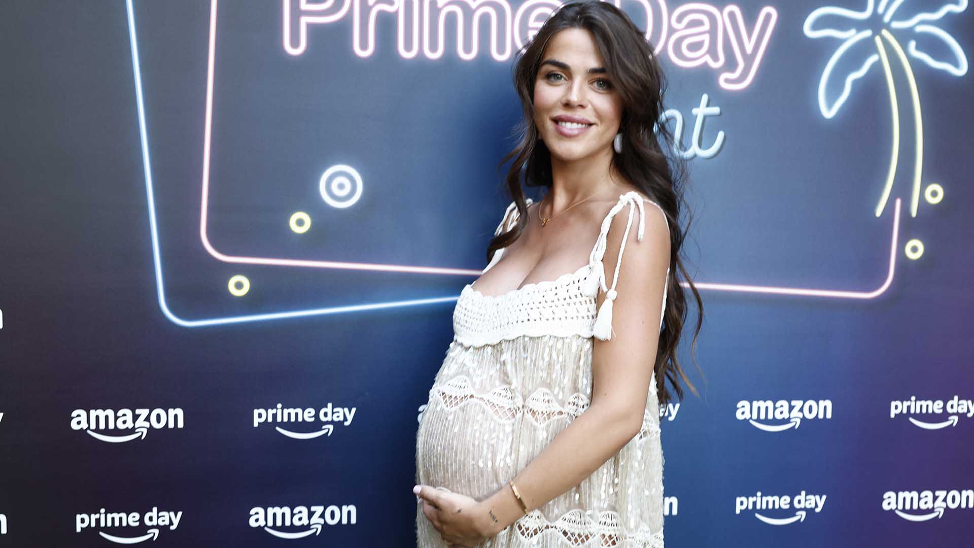 Violeta Mangriñán presume de embarazado durante un photocall en Madrid
