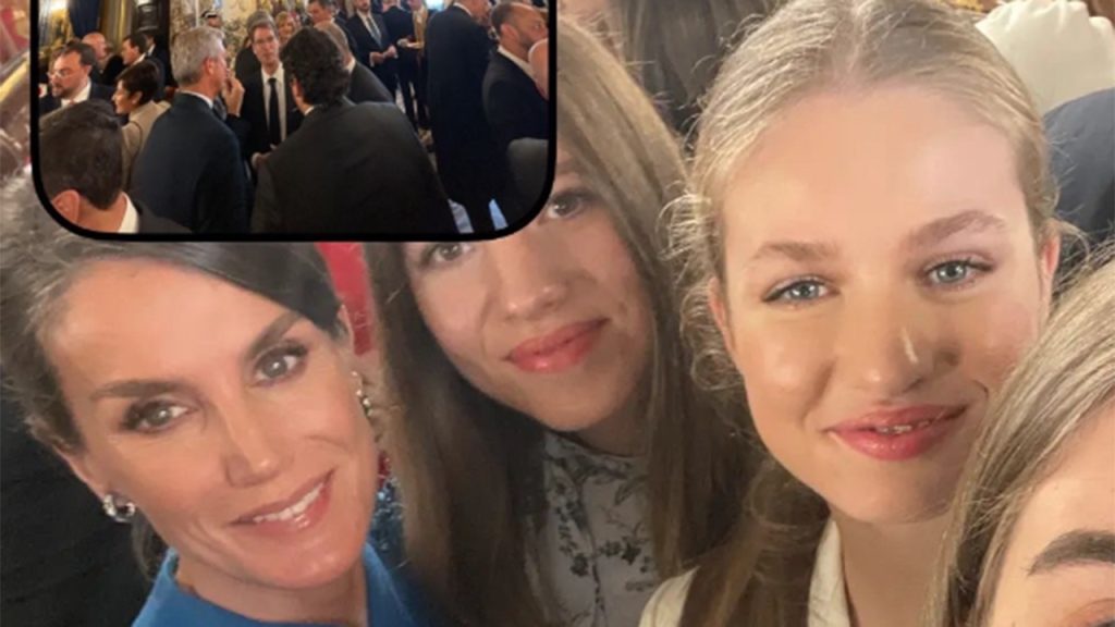 Sale a la luz el 'selfie' inédito de la Princesa Leonor, Letizia y Sofía en la Jura de la Constitución