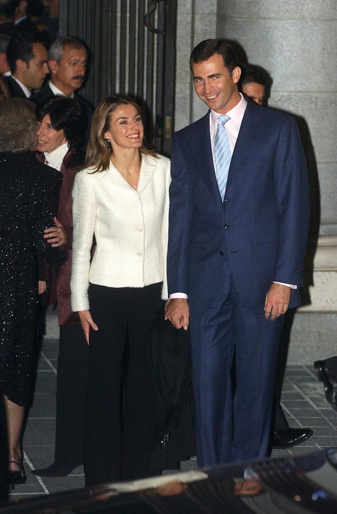 El entonces Príncipe Felipe con Letizia Ortiz en su pedida de matrimonio.