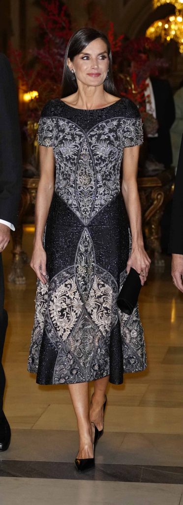 La Reina Letizia recicló un vestido brocado de Felipe Varela para la edición del Cerecedo de 2022