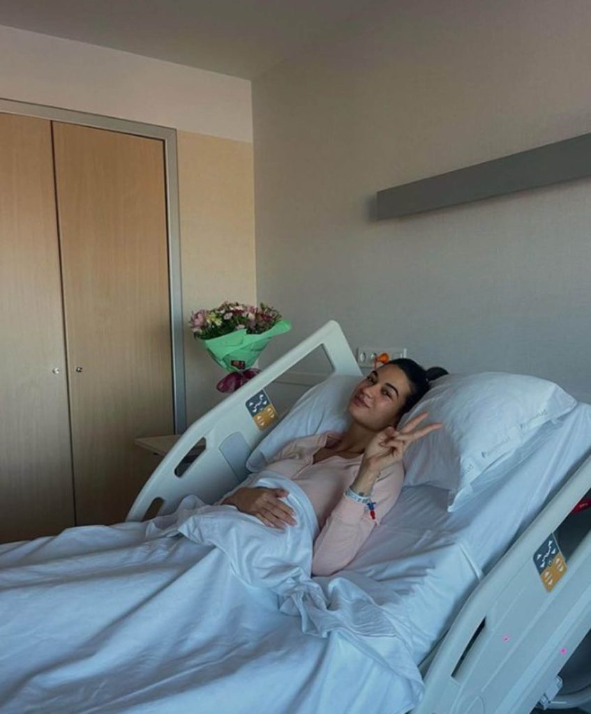 Estela Grande en el hospital tras ser operada de dos miomas