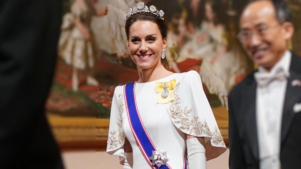 Kate Middleton, espectacular de gala con una antigua tiara que se creía desaparecida