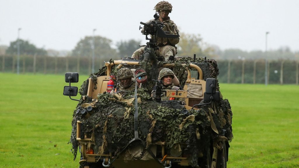 Kate Middleton, vestida de militar, participa en unos ejercicios rutinarios como coronel en jefe