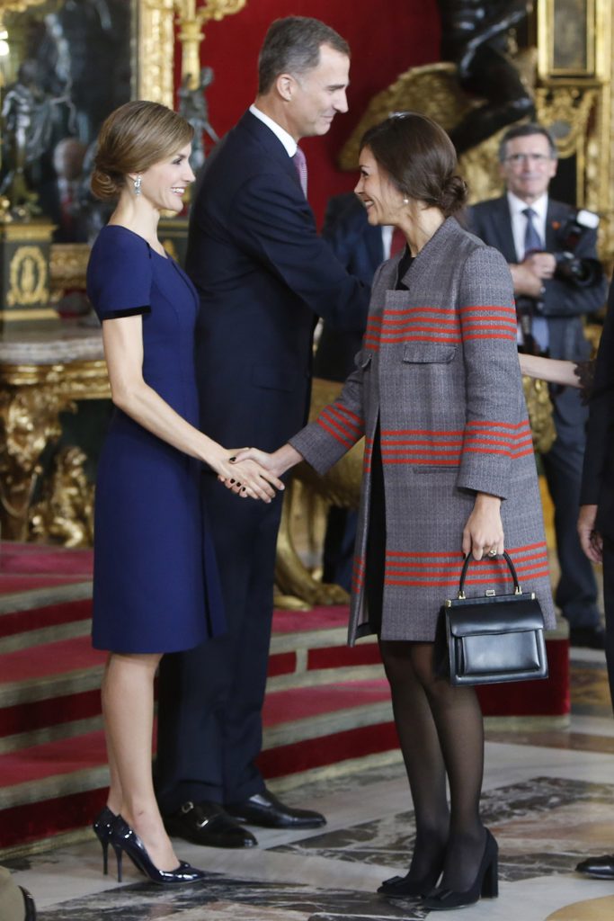La Reina Letizia, saludando a Eva Fernández en la Fiesta Nacional de 2015 