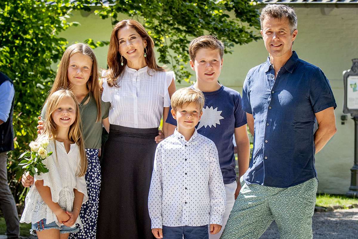 La Familia Real danesa en un posado.