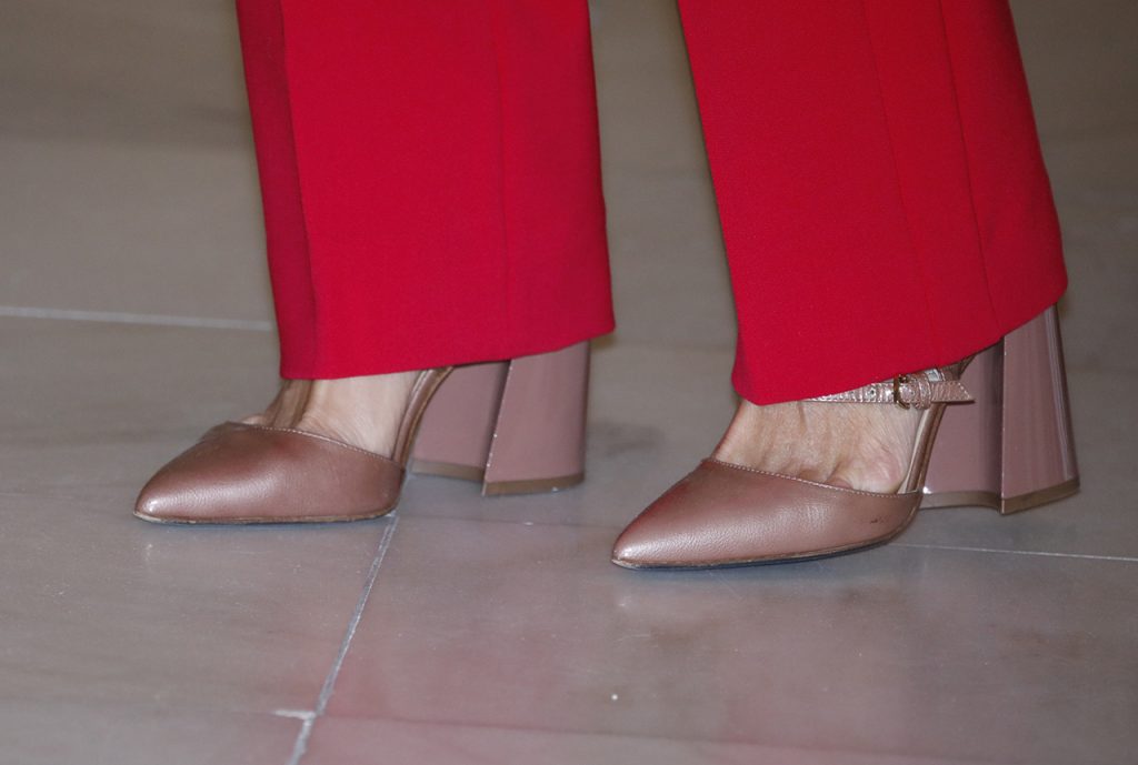 Las originales sandalias de la Reina Letizia, con tiras y tacón ancho, de Patrizia Pepe
