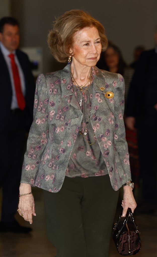 La Reina Sofía, con un alegre traje de chaqueta en Madrid 