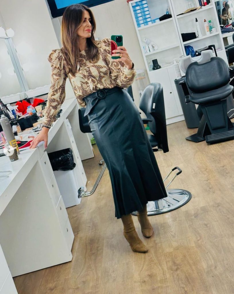 Nuria Roca estrena una falda de Zara de estilo capa