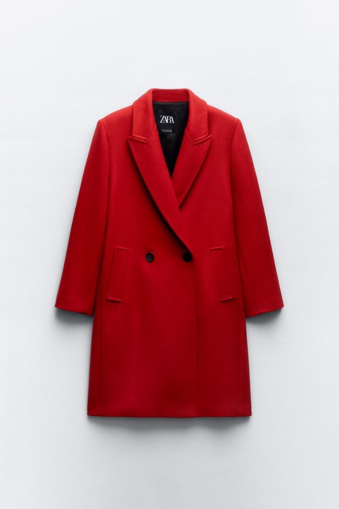 Abrigo rojo de Zara que tiene Naty Abascal