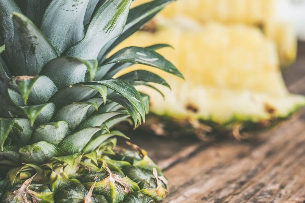 La piña ayuda a adelgazar.