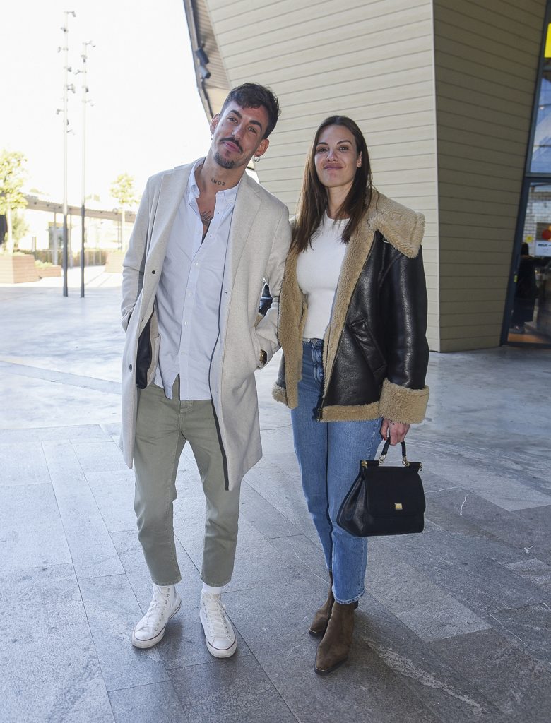 Jessica Bueno y Luitingo posan juntos en Sevilla.