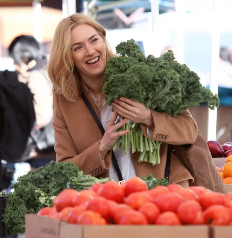 Kate Winslet comprando kale