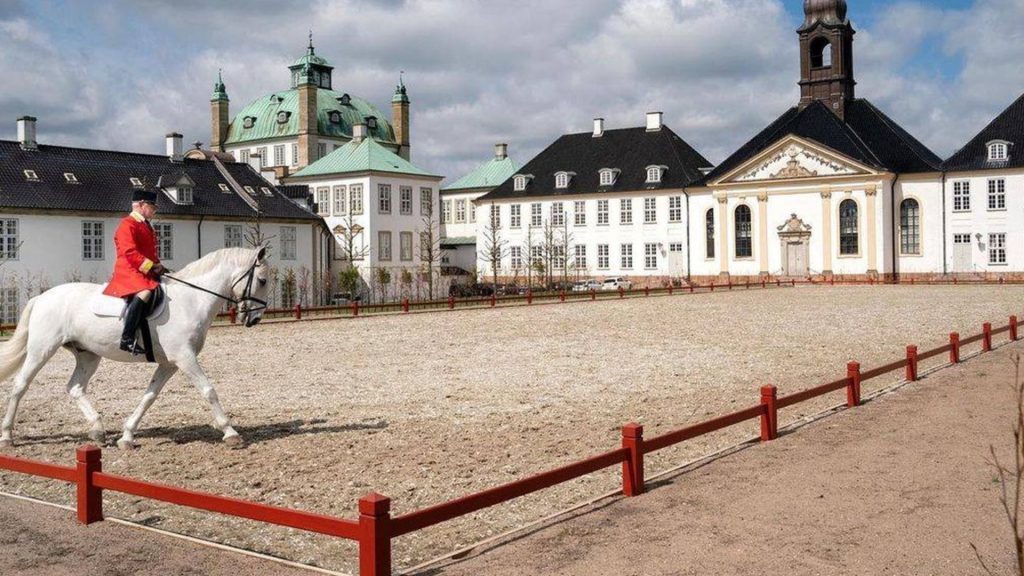 El Palacio de Fredensborg cuenta con una pista de hípica 