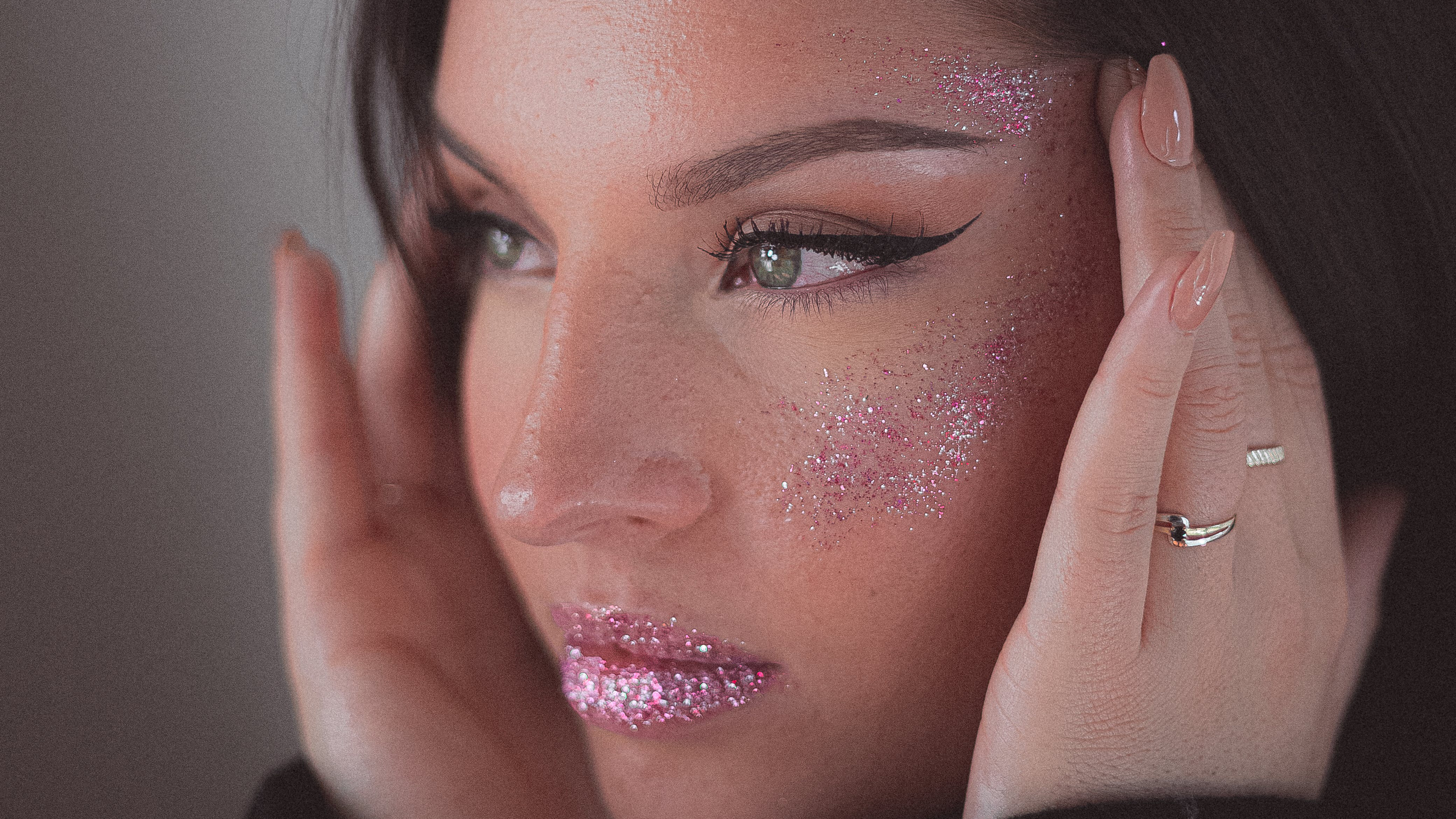Maquillaje con glitter: El brillo que necesitas, ideas para utilizar  glitter en tu maquillaje ✓