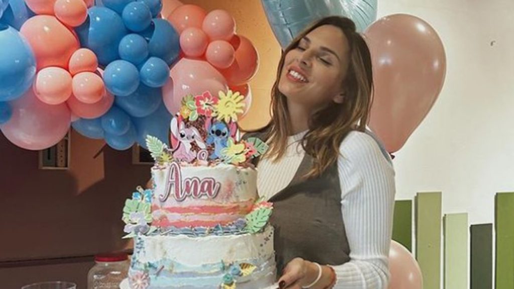 Irene Rosales organiza una cuidada fiesta de cumpleaños a su hija Ana