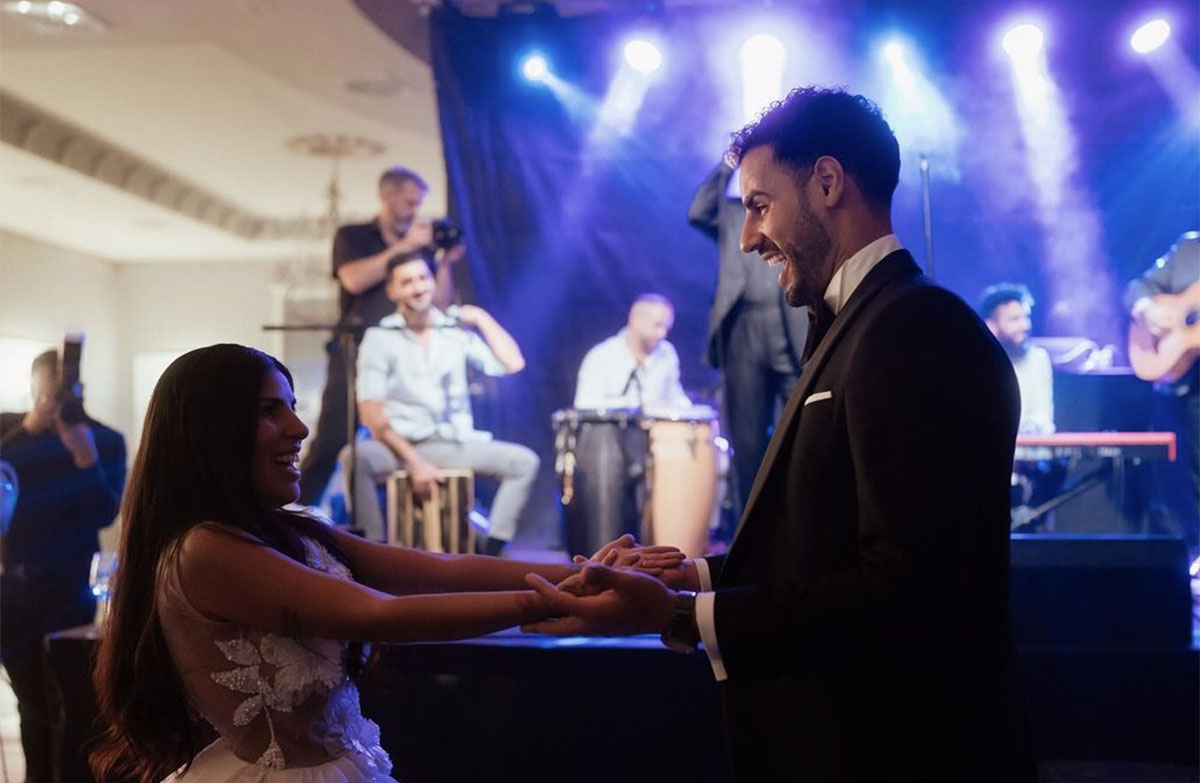 Isa Pantoja y Asraf Beno bailando en su boda.