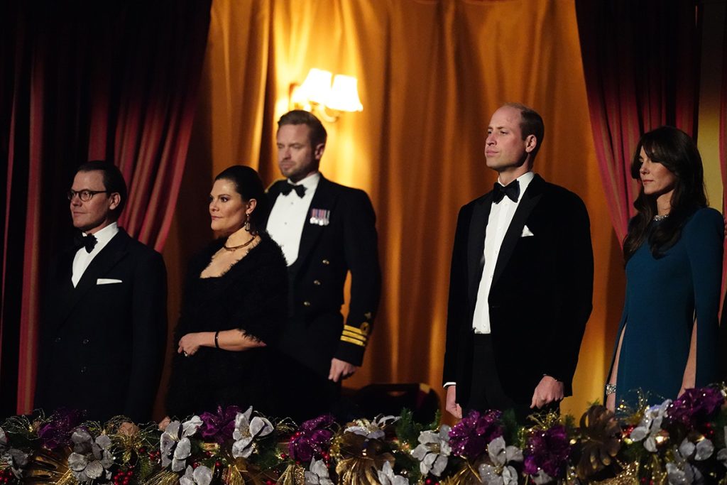 Los príncipes de Gales y los príncipes herederos de Suecia, en el palco del Royal Albert Hall de Londres