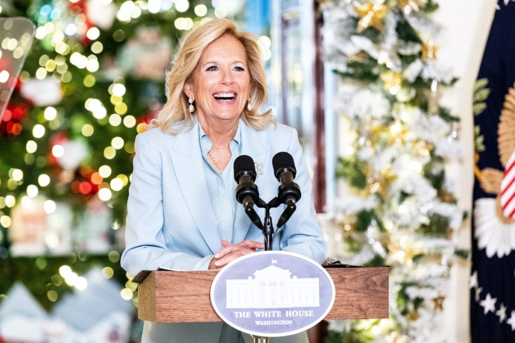 Jill Bidden presenta la decoración navideña de la Casa Blanca